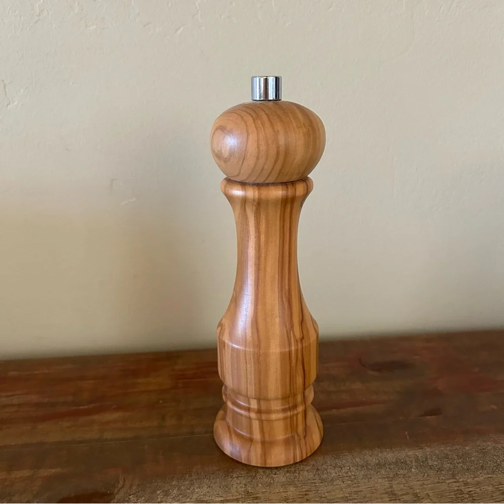Williams Sonoma 7” Pepper Mill